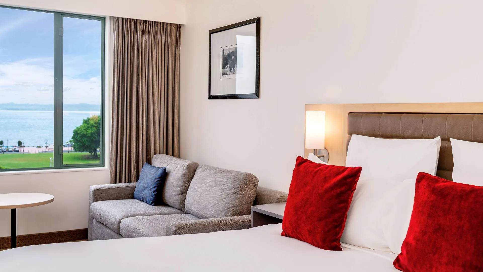 Novotel Rotorua Lakeside Hotel