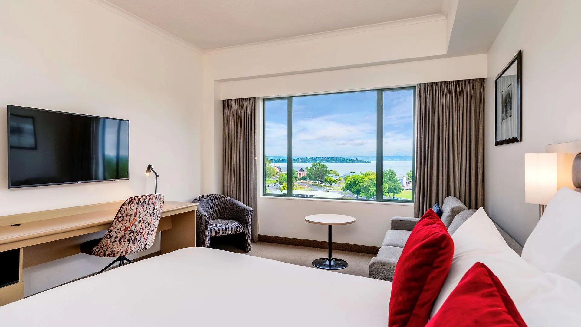 Novotel Rotorua Lakeside 4*,